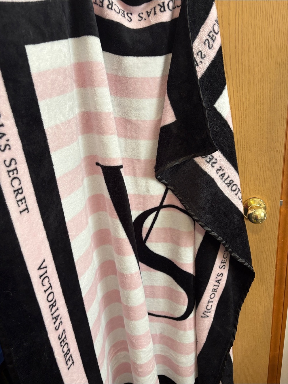 Victoria's Secret Pink, Black & White Logo blanket